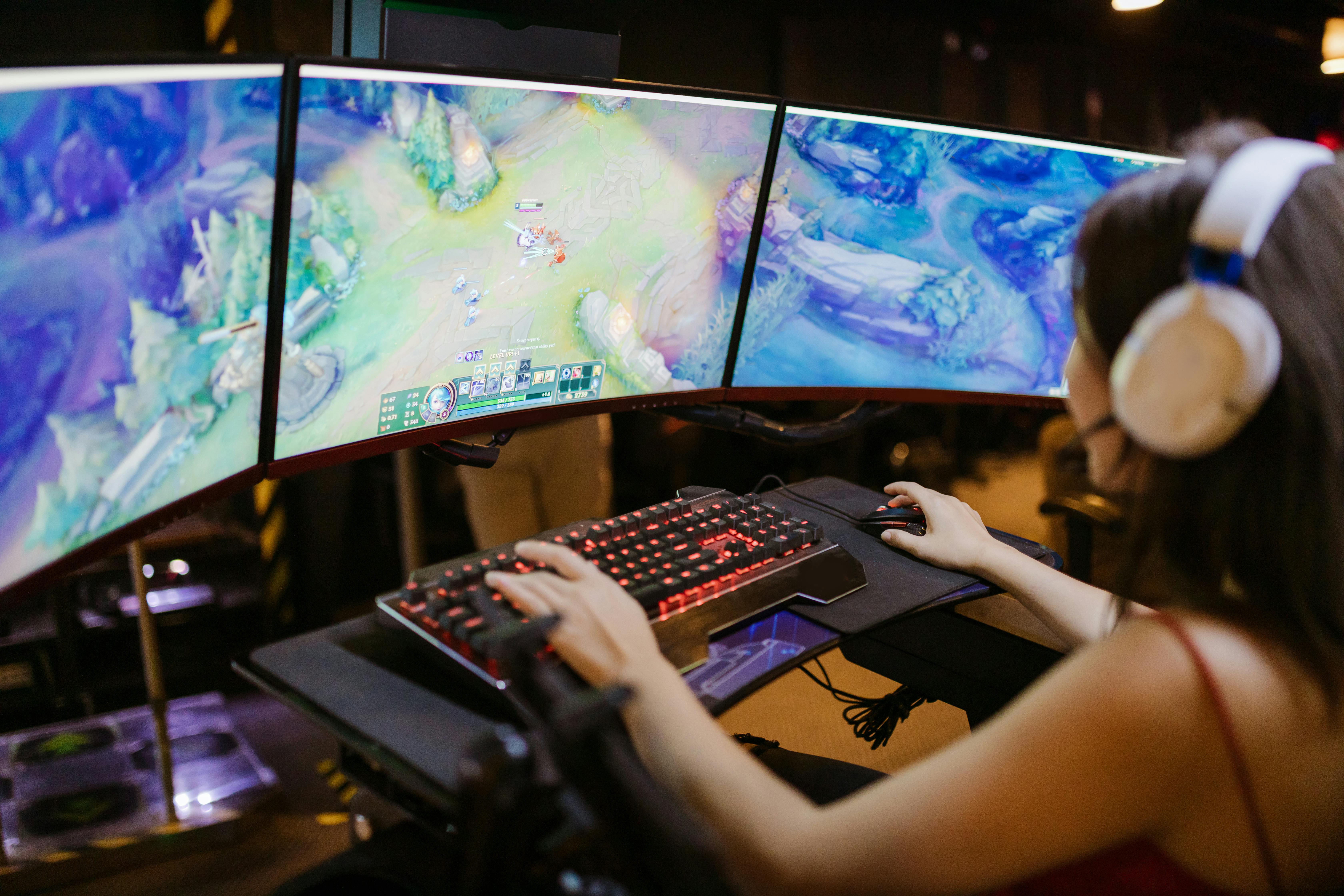 The Rise of LoL Esports: Why LoL Tournaments Still Dominate - LHM.gg